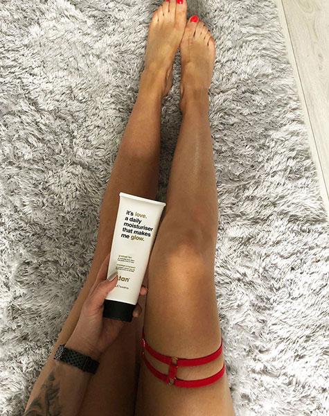 it's love. a daily moisturiser that makes me glow graduelle selbstbräunungslotion